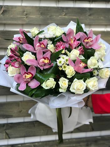Букет цветов из: Розы и Хризантемы в Любытино