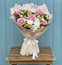 Букет цветов из:  Гвоздики, Орхидеи и Розы в Любытино