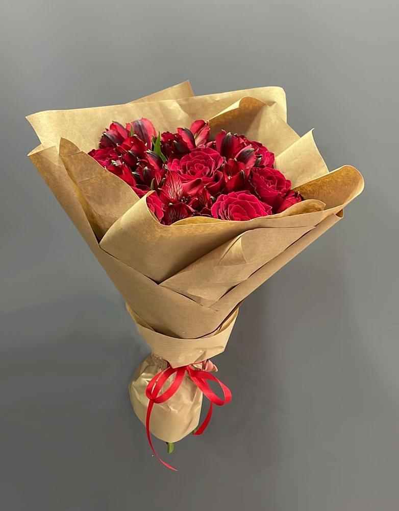 Букет цветов из: Альстромерии и Розы в Любытино