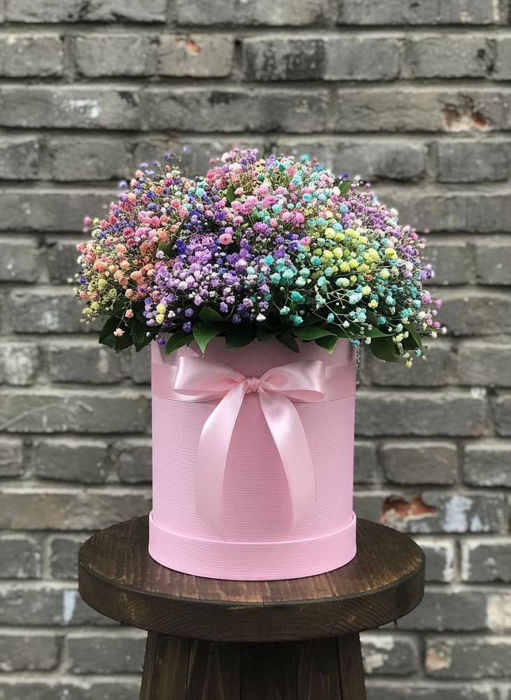 Цветочная композиция из Гипсофила и Розы в шляпной коробке в Любытино