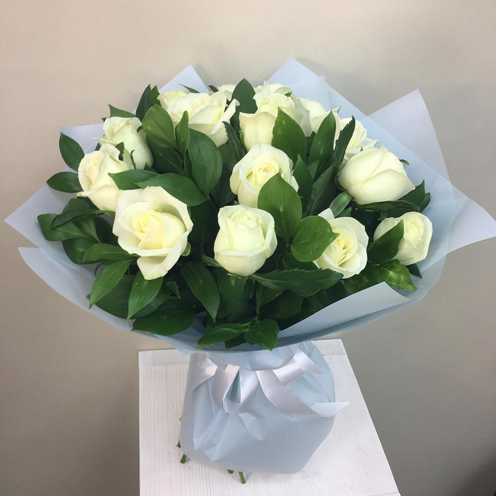 Букет 15 Белых роз Проуд в Любытино