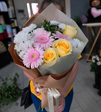 Букет цветов из:  Герберы, Розы и Хризантемы в Любытино