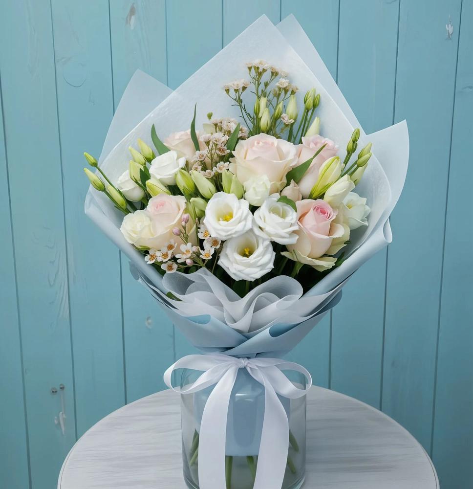 Букет цветов из: Розы и Лизиантусы в Любытино