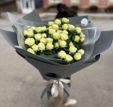 Букет Белые кустовые розы Солинеро в Любытино