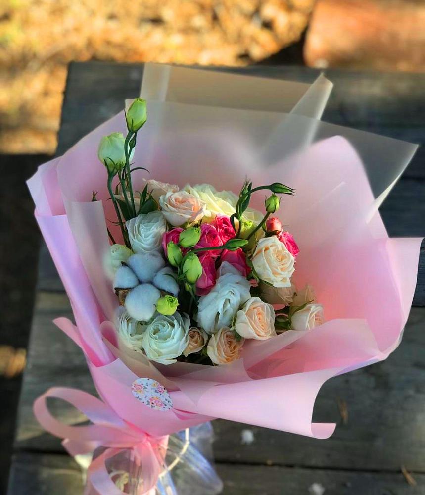 Букет цветов из: Розы и Лизиантусы в Любытино