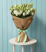 Букет цветов из:  Лизиантусы в Любытино