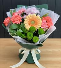 Букет цветов из:  Гвоздики, Розы, Герберы и Хризантемы в Любытино