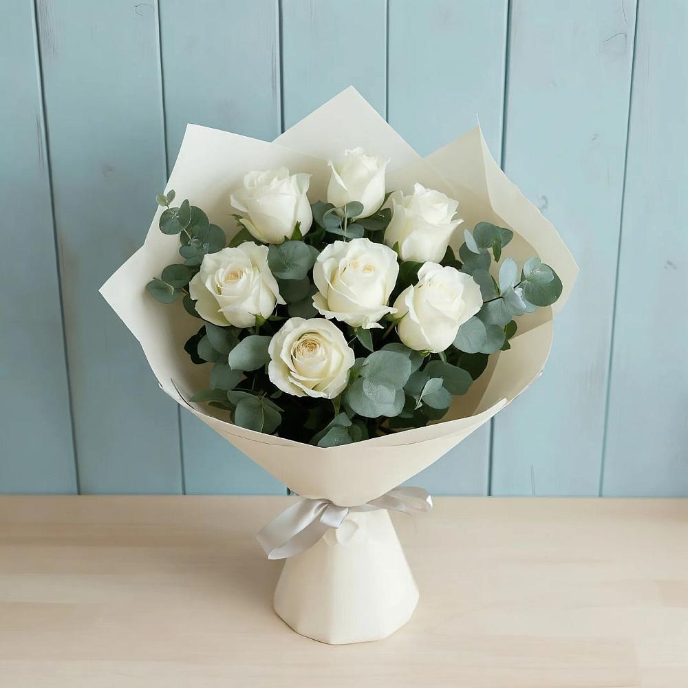 Букет Белые розы в Эвкалипте в Любытино