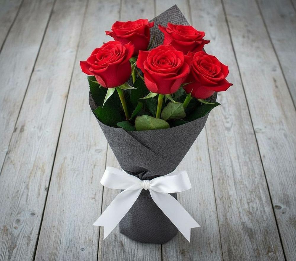 Букет 5 Красных роз Эдлесс Лав в Любытино