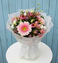 Букет цветов из:  Герберы, Альстромерии и Лизиантусы в Любытино