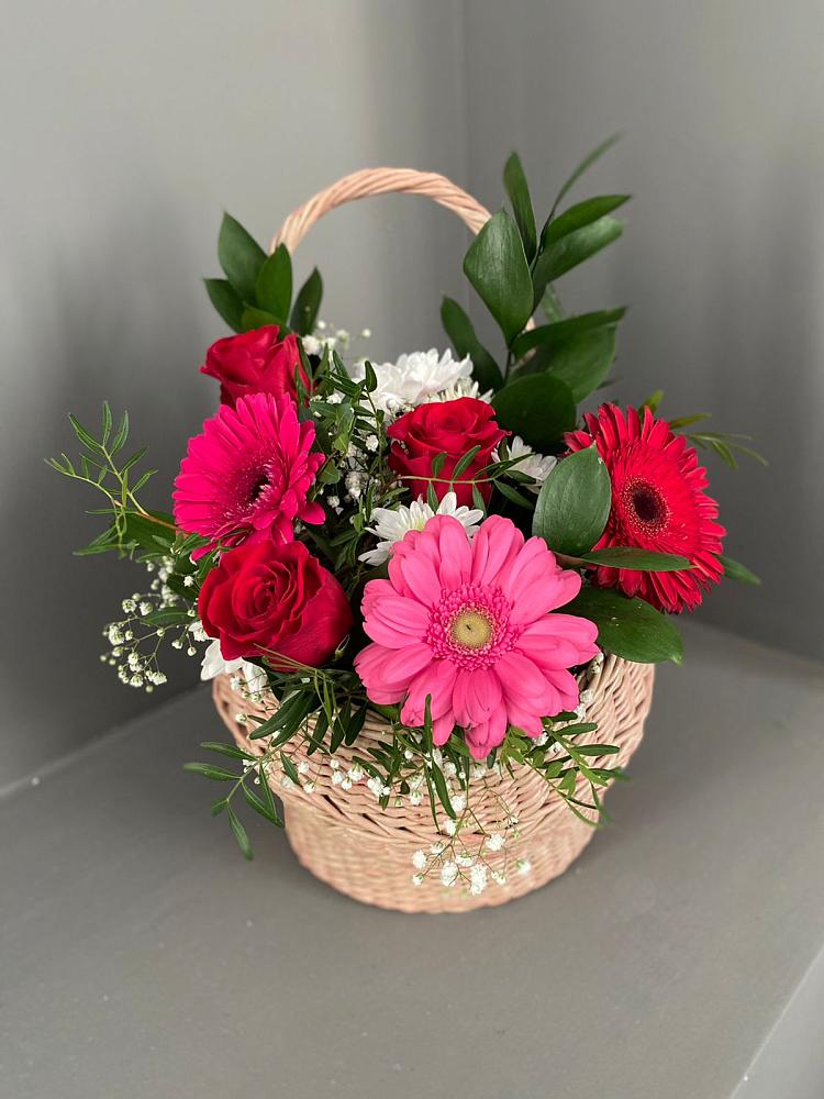 Цветочная композиция из Розы, Хризантемы и Герберы в корзине в Любытино