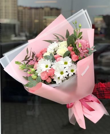 Букет цветов из: Розы, Лизиантусы и Хризантемы в Любытино