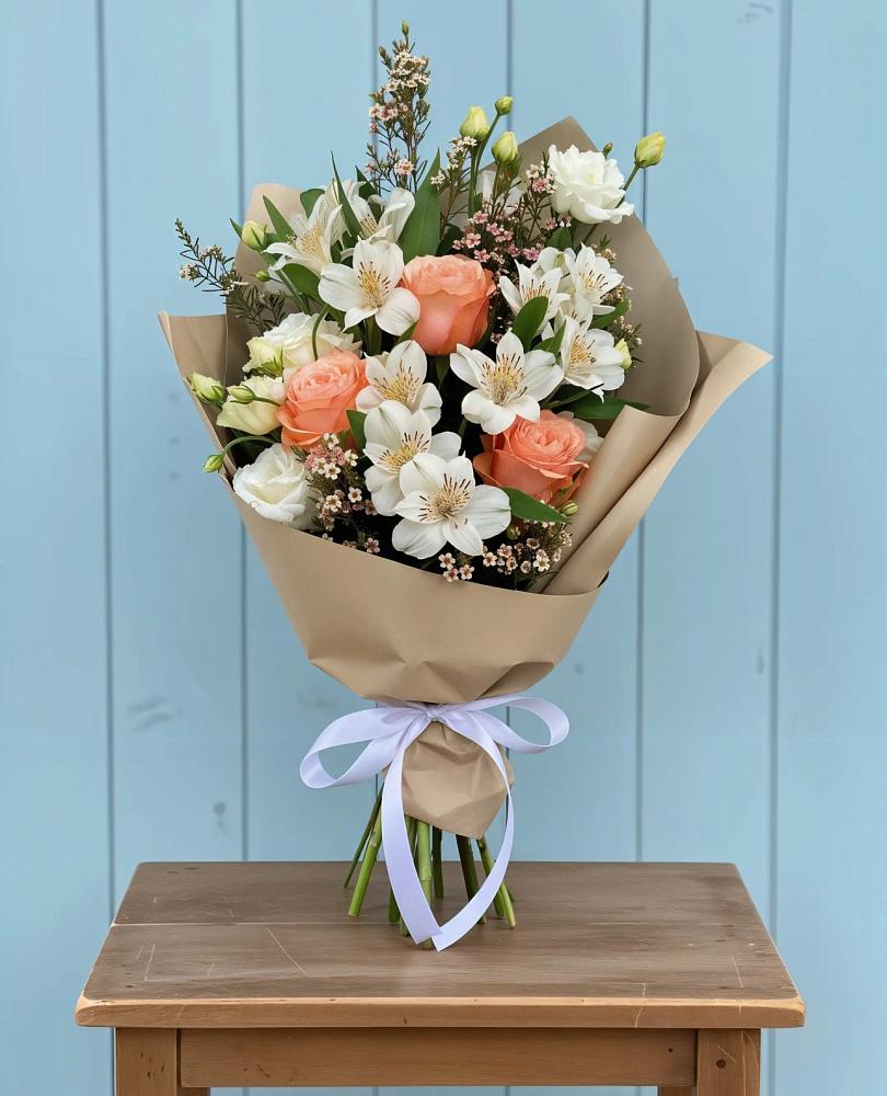 Букет цветов из: Альстромерии, Лизиантусы, Розы и Хризантемы в Любытино